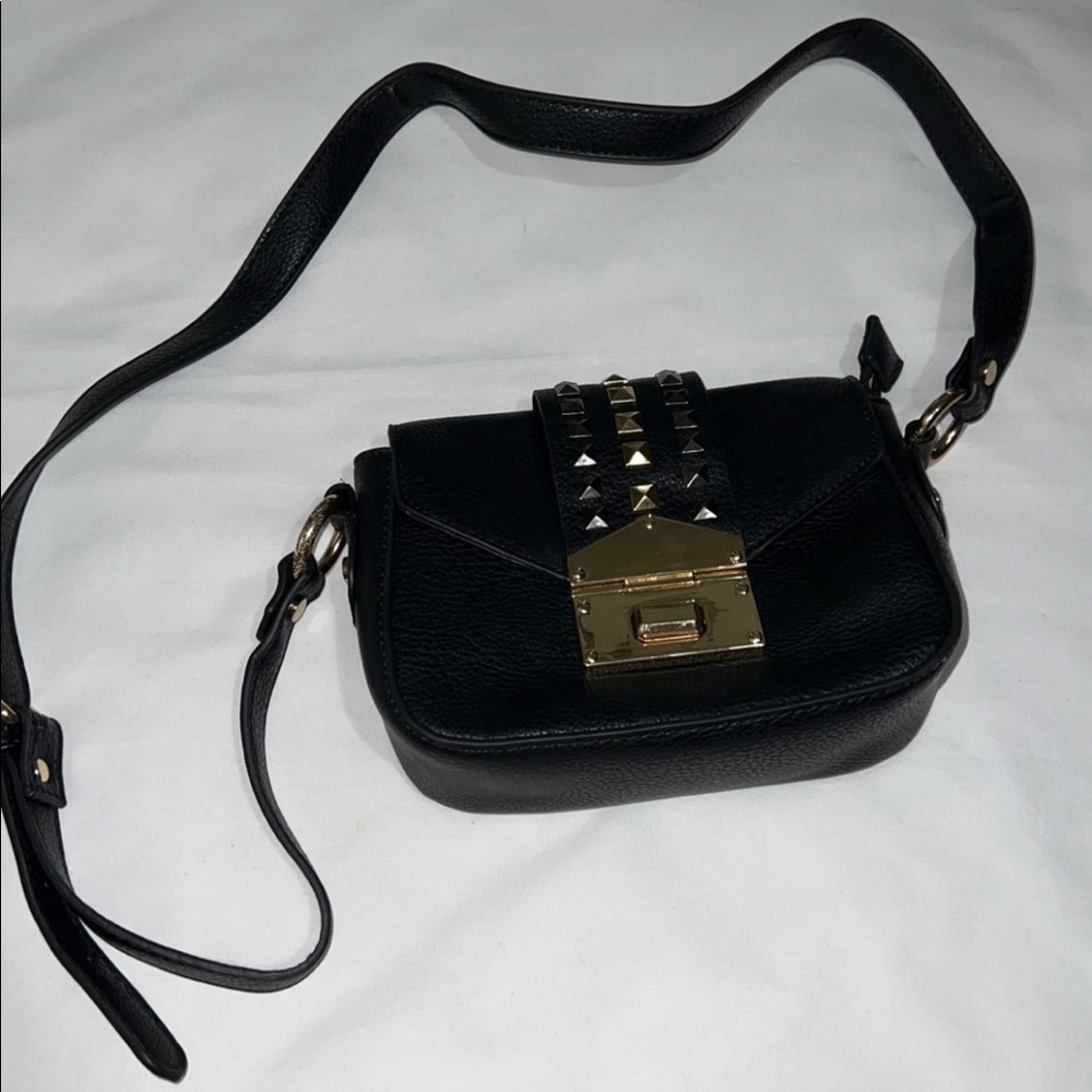 Small black bag with gold closing